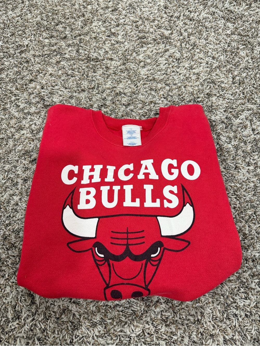 Chicago Bulls Red Crewneck Sweatshirt - Men's Classic Fan Pullover